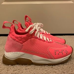 Versace “chain reaction”